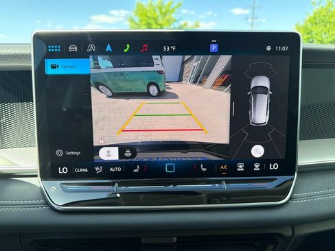 Certified 2025 Volkswagen Tiguan SE AWD/4WD image 23