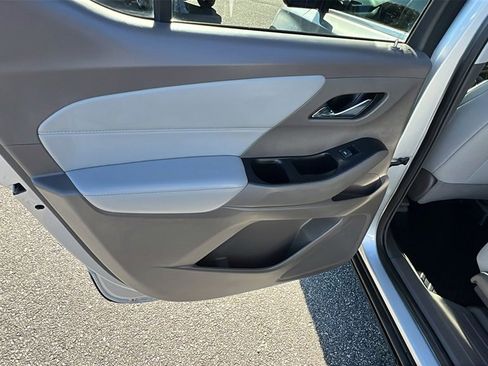 Used 2021 Chevrolet Traverse LT image 21