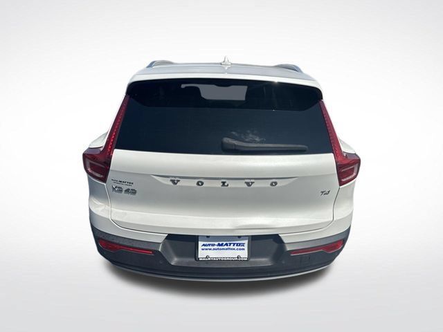Used 2022 Volvo XC40 T4 Momentum FWD image 4