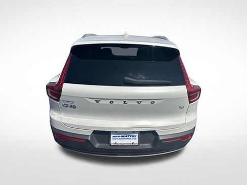 Used 2022 Volvo XC40 T4 Momentum FWD image 4