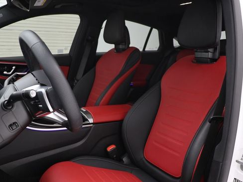 Used 2025 Mercedes-Benz GLC 300 4MATIC image 22