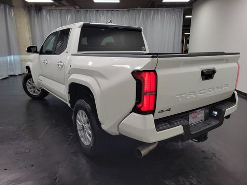 Used 2025 Toyota Tacoma SR5 AWD/4WD image 6