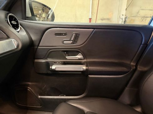 Used 2020 Mercedes-Benz GLB 250 4MATIC image 31