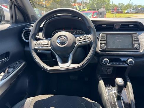 Certified 2020 Nissan Kicks SV FWD image 12