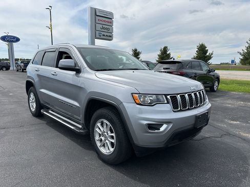 Used 2018 Jeep Grand Cherokee Laredo AWD/4WD image 2