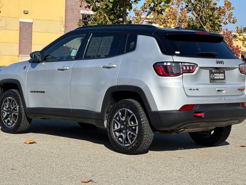 Used 2024 Jeep Compass Trailhawk image 6