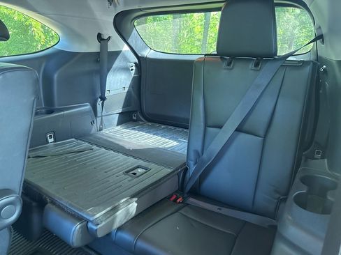 Used 2023 Toyota Highlander XLE image 12