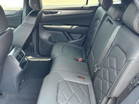 New 2026 Volkswagen Atlas Cross Sport SE AWD/4WD image 13