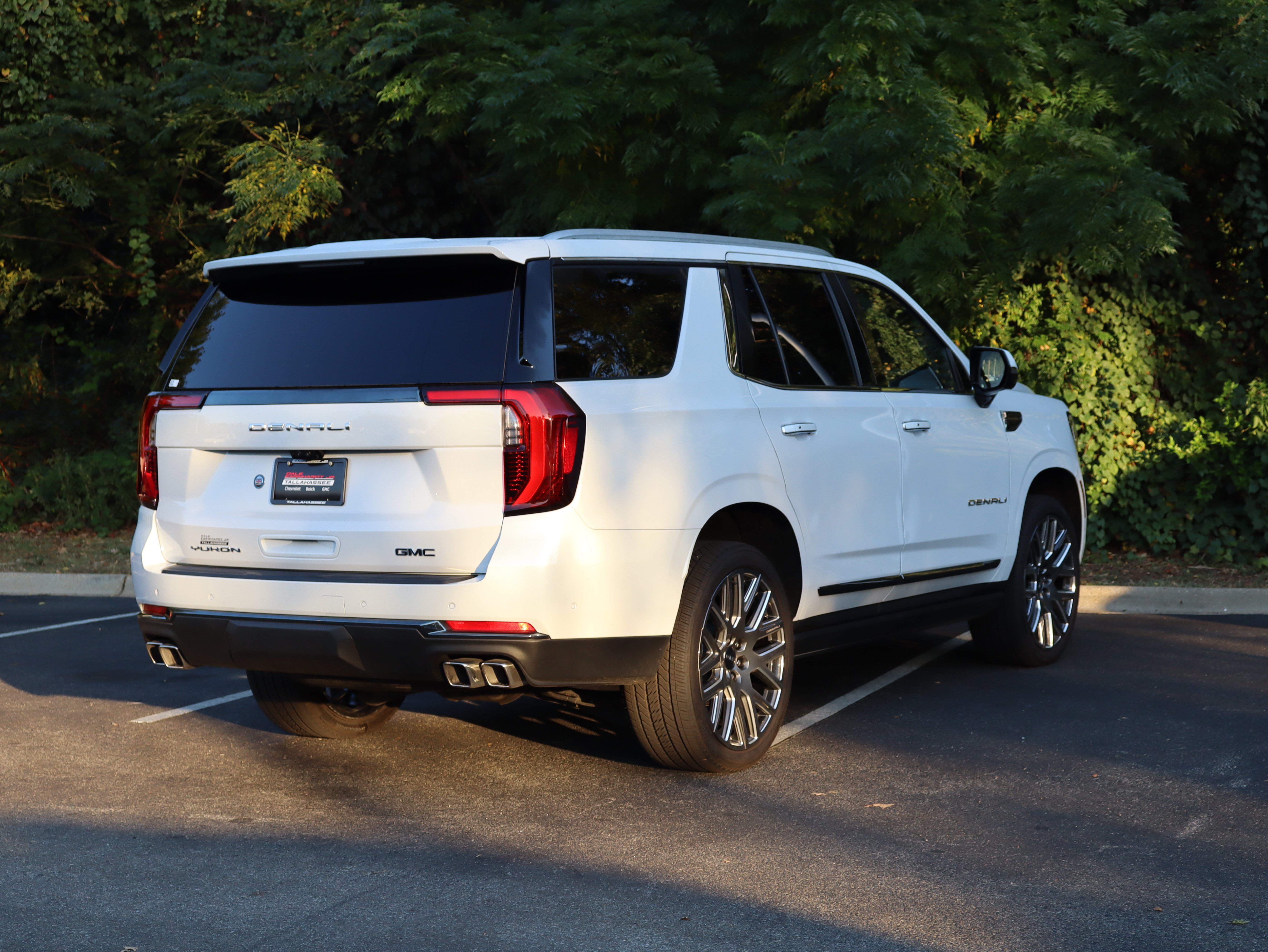 Used 2026 GMC Yukon Denali Ultimate AWD/4WD image 10
