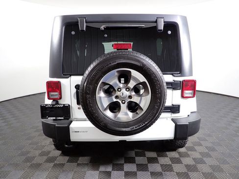 Used 2016 Jeep Wrangler Unlimited Sahara w/ Connectivity Group AWD/4WD image 13