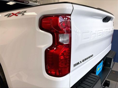 Used 2023 Chevrolet Silverado 1500 LT AWD/4WD image 34