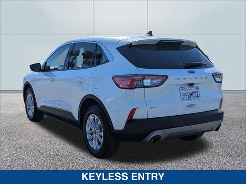 Certified 2022 Ford Escape SE image 3