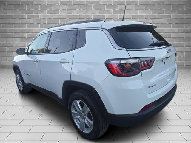 Used 2022 Jeep Compass Latitude w/ Convenience Group AWD/4WD image 3