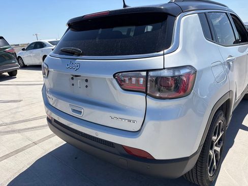 Used 2025 Jeep Compass Limited AWD/4WD image 4