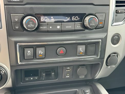 Used 2017 Nissan Titan SV AWD/4WD image 20