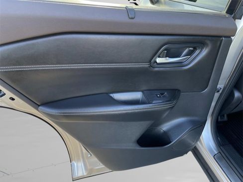 Used 2022 Nissan Rogue SL w/ SL Premium Package image 25