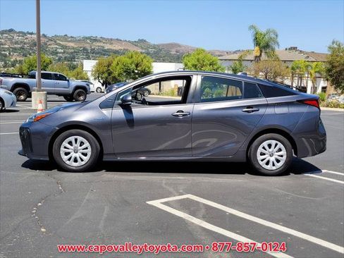 Certified 2022 Toyota Prius LE FWD image 2
