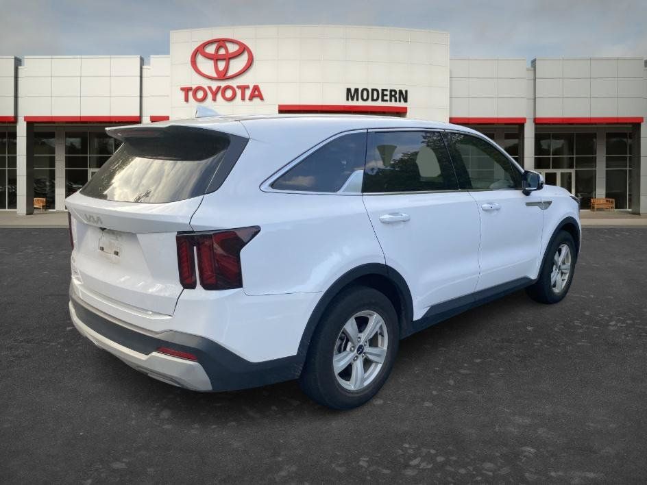 Used 2025 Kia Sorento LX FWD image 13