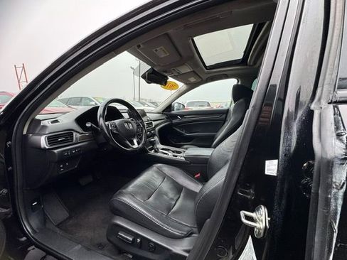 Used 2018 Honda Accord Touring image 4