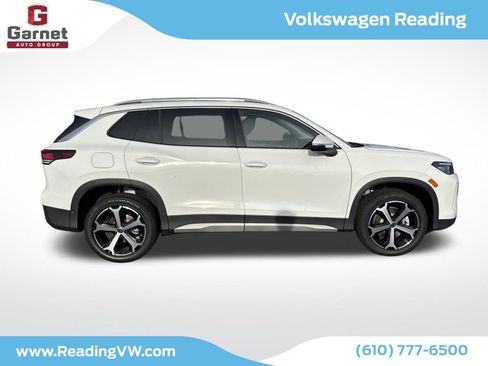 New 2025 Volkswagen Tiguan SE image 6