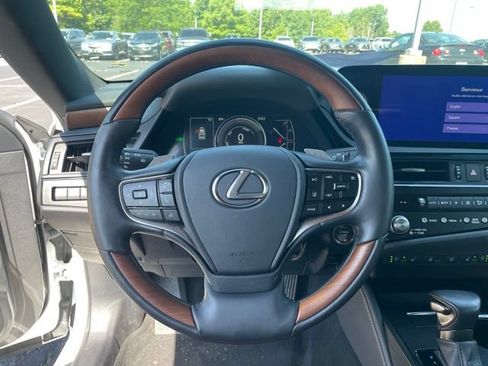 Used 2025 Lexus ES 300h w/ Technology Package FWD image 10