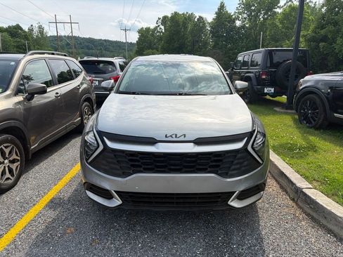 Used 2023 Kia Sportage LX FWD image 2