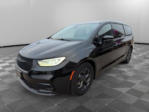 Used 2022 Chrysler Pacifica Touring-L w/ Uconnect Theater Family Group image 7