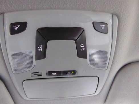 Used 2014 Toyota Sienna LE image 15