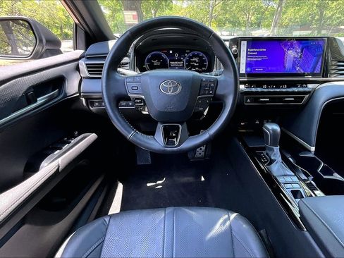 Used 2025 Toyota Camry XSE FWD image 8