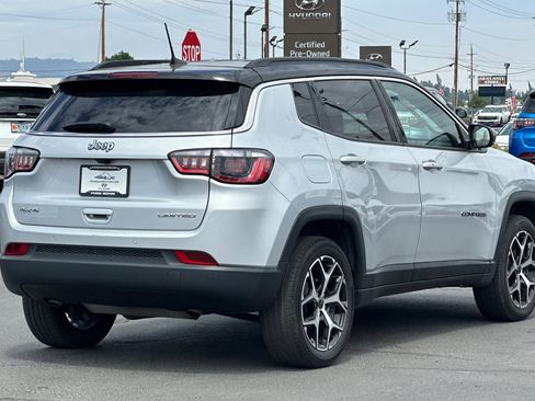 Used 2025 Jeep Compass Limited AWD/4WD image 4