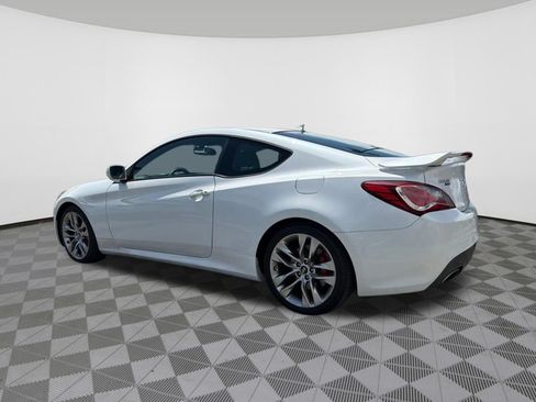 Used 2013 Hyundai Genesis 3.8 RWD image 4