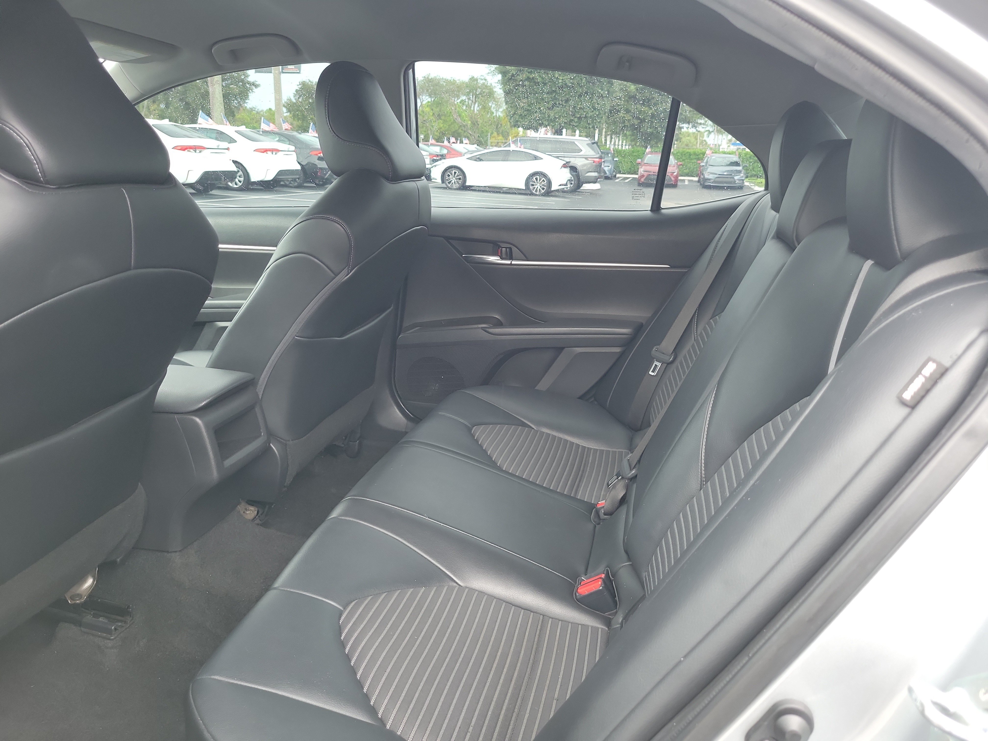 Used 2022 Toyota Camry SE FWD image 18