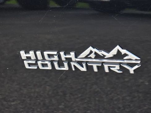Used 2022 Chevrolet Traverse High Country AWD/4WD image 12