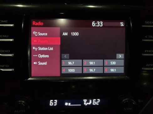 Used 2018 Toyota Camry XSE image 25