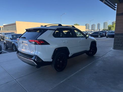 Used 2024 Toyota RAV4 SE w/ Convenience Package image 4