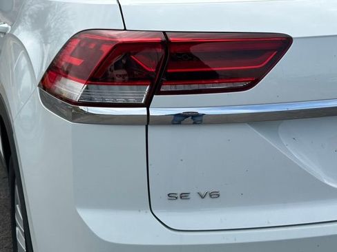 Used 2020 Volkswagen Atlas Cross Sport SE w/ Panoramic Sunroof Package image 16