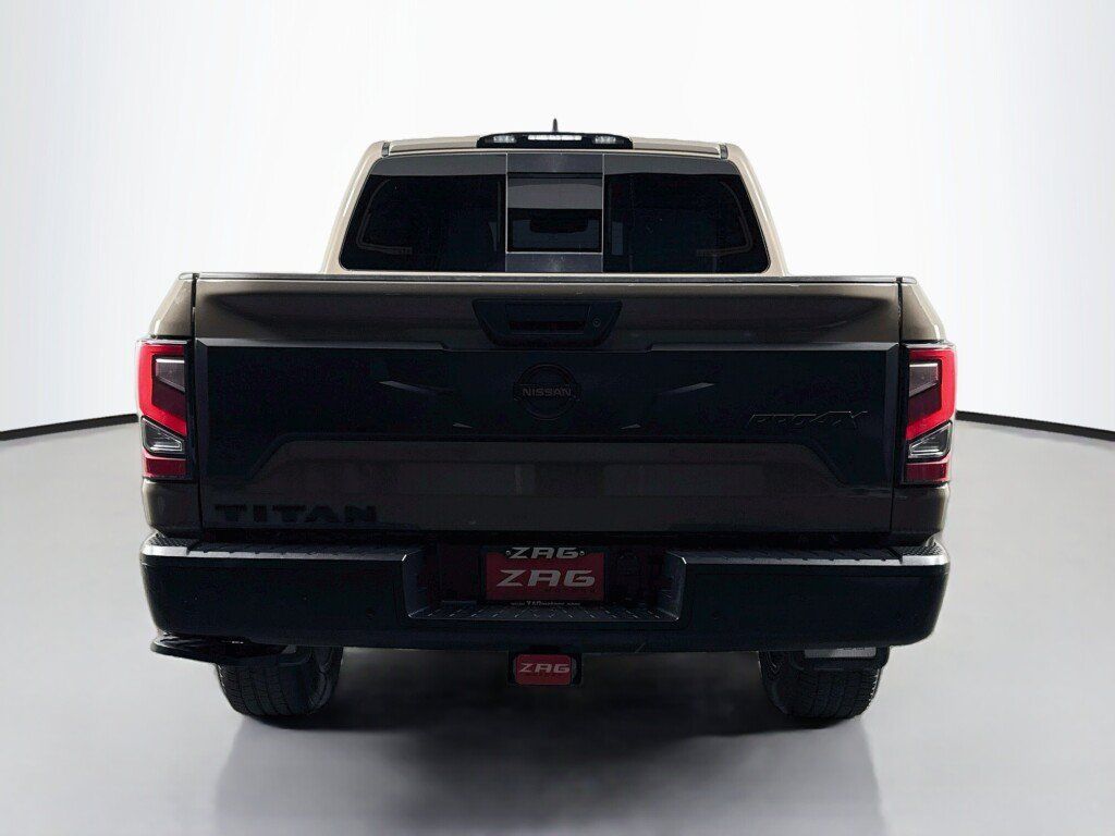 Used 2022 Nissan Titan PRO-4X w/ Pro-4x Convenience Package AWD/4WD image 4