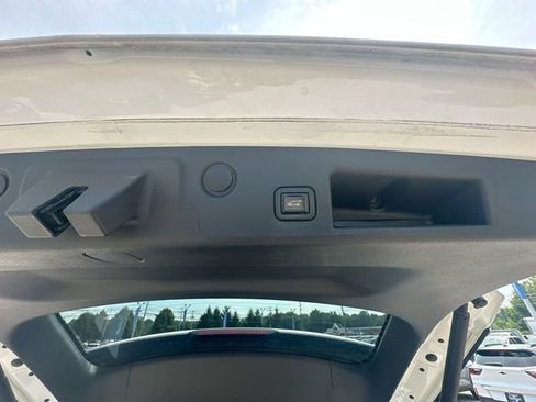 Used 2021 Chevrolet Equinox LT FWD image 45