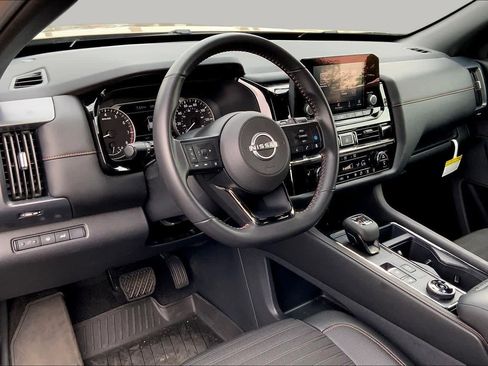 Used 2025 Nissan Pathfinder Rock Creek AWD/4WD image 17