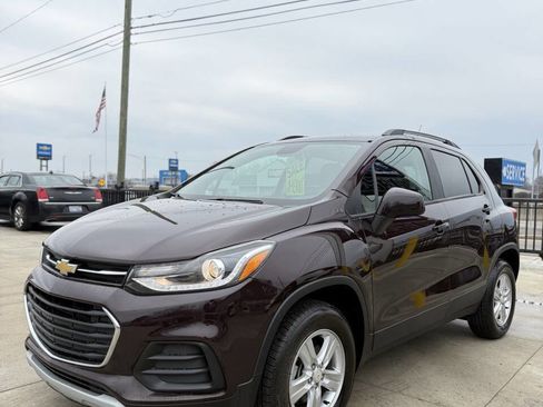 Used 2022 Chevrolet Trax LT w/ Driver Confidence Package image 3