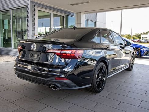 Used 2022 Volkswagen Jetta GLI Autobahn FWD image 2