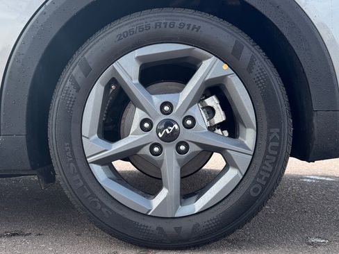 Used 2025 Kia K4 LXS image 11