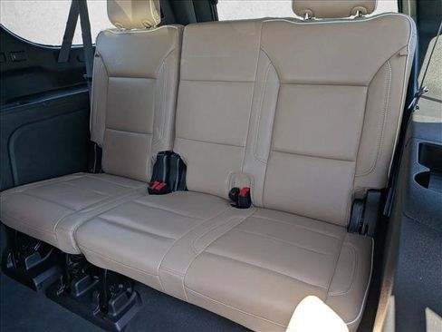 Used 2023 Chevrolet Suburban Premier AWD/4WD image 28