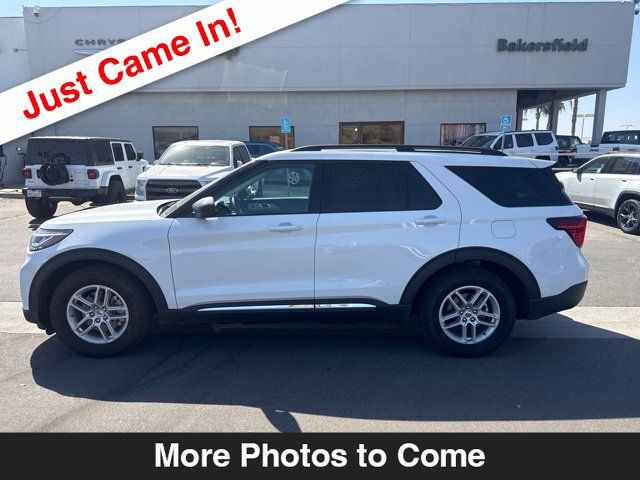 Used 2025 Ford Explorer Active RWD image 2