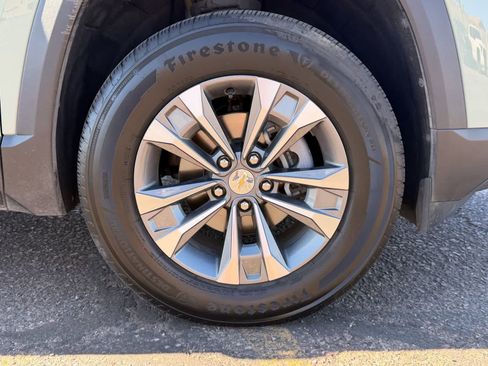 Used 2025 Chevrolet Equinox LT w/ Convenience Package II FWD image 6