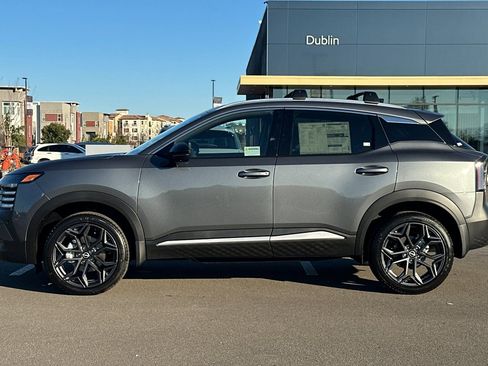 New 2026 Nissan Kicks SR w/ Cold Weather Package FWD image 7