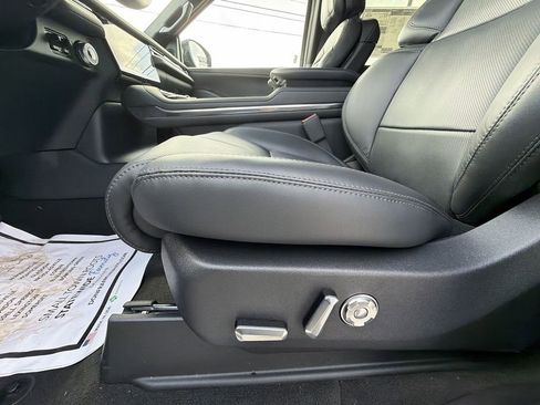 New 2026 Lincoln Navigator Reserve AWD/4WD image 12