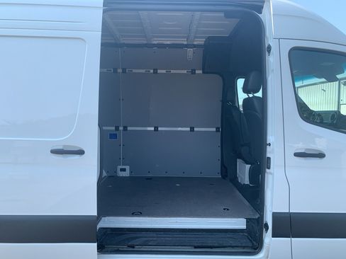 Used 2025 Mercedes-Benz Sprinter 2500 image 28