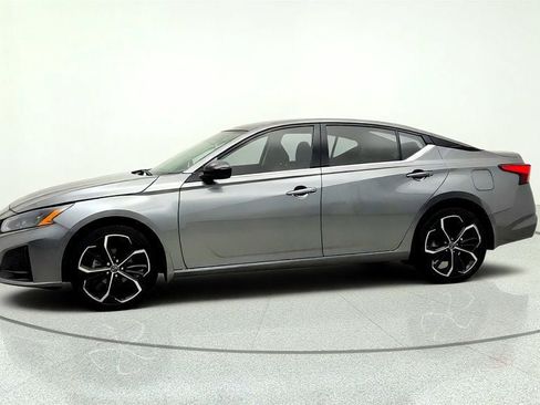 Used 2023 Nissan Altima 2.5 SR AWD/4WD image 8