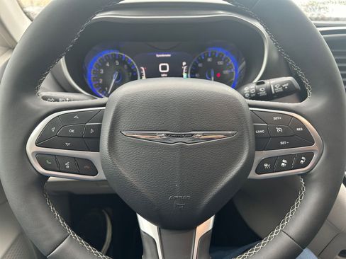 Used 2024 Chrysler Pacifica Touring-L image 30